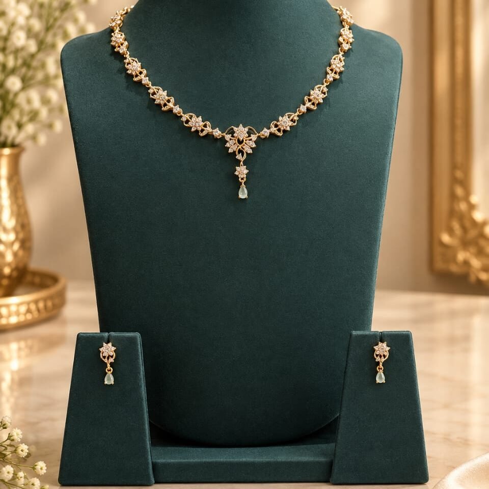 MINT GREEN NECKLACE